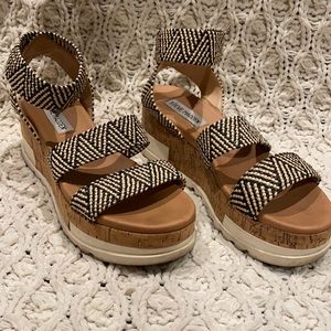 Women’s size 7 Steve Madden platform sandals